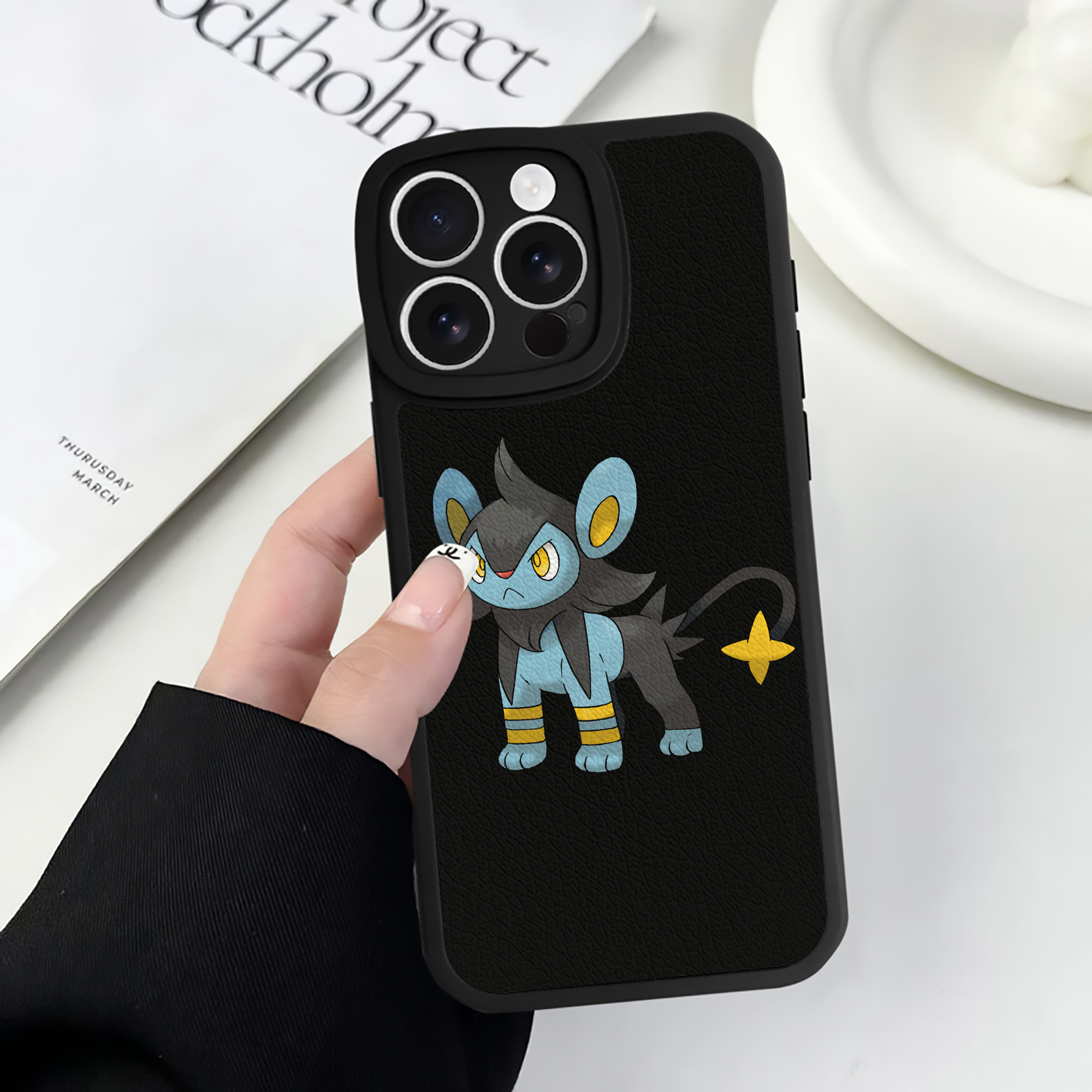 （画像用） ポケットモンスター Pokémon 【iPhone 16シリーズ対応】シリコンスマホケース（レザー調） 材質：シリコン